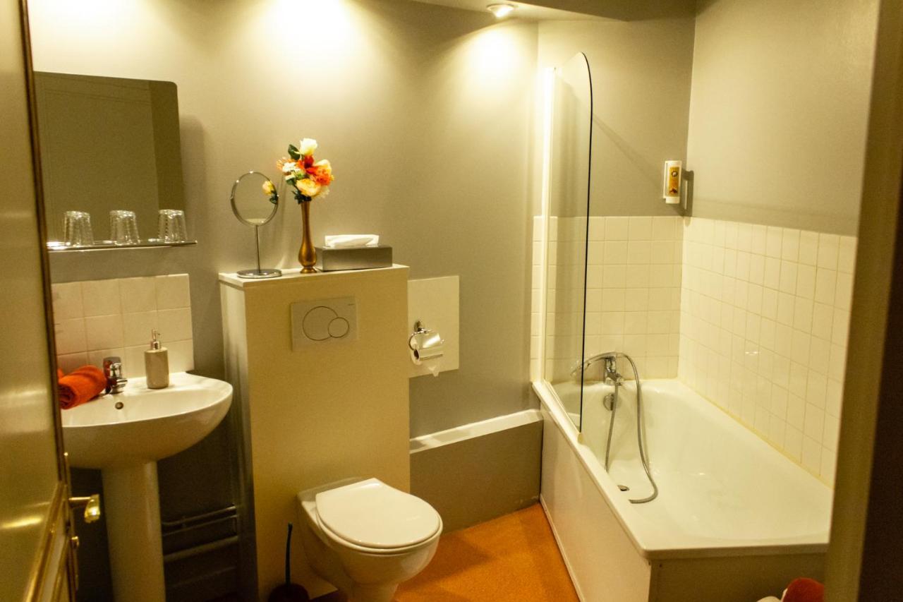 Hotel Le Baron Crémieu Kültér fotó