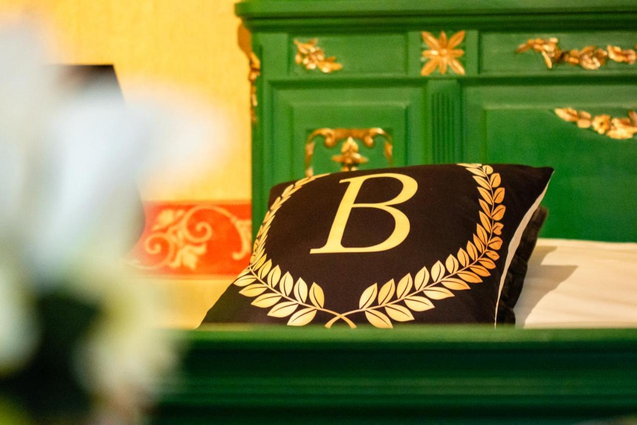 Hotel Le Baron Crémieu Kültér fotó