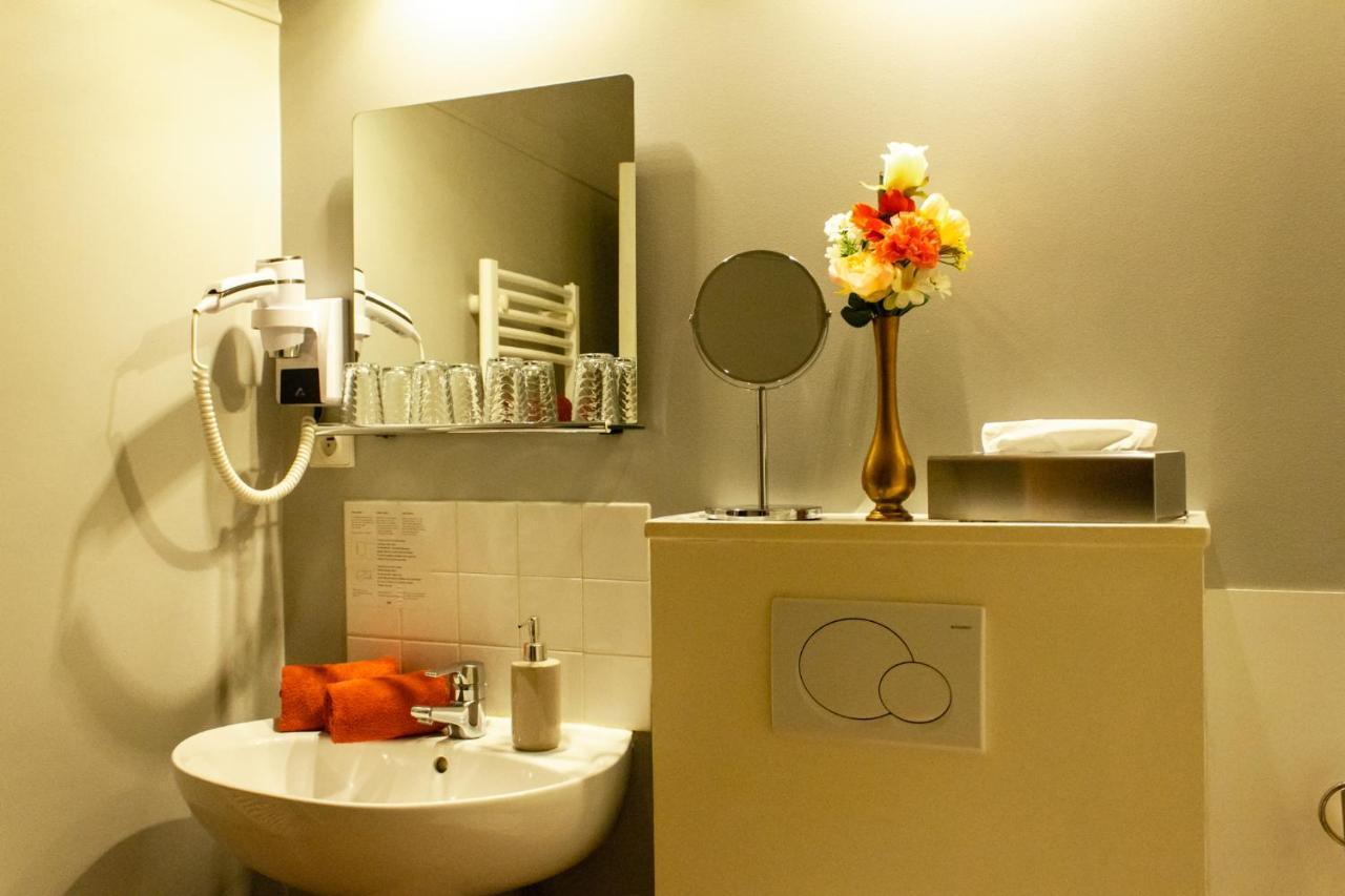 Hotel Le Baron Crémieu Kültér fotó