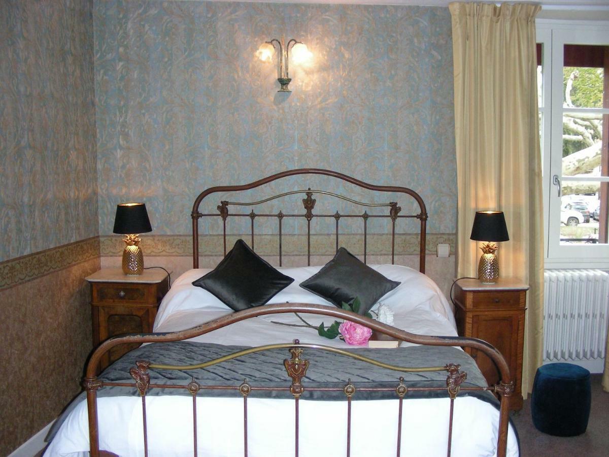 Hotel Le Baron Crémieu Kültér fotó