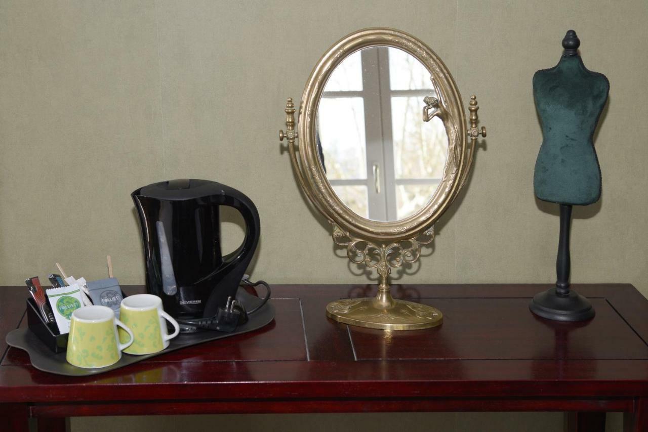 Hotel Le Baron Crémieu Kültér fotó