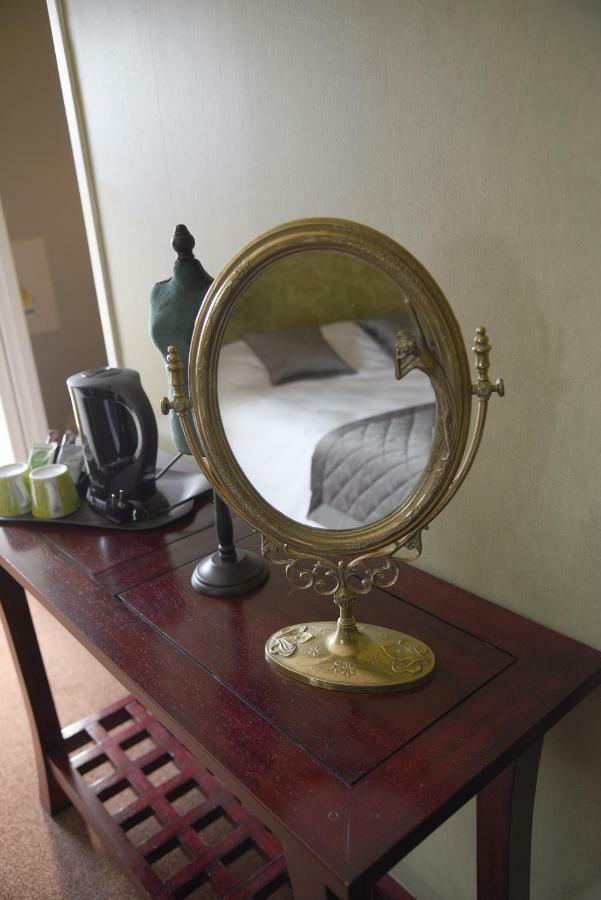 Hotel Le Baron Crémieu Kültér fotó