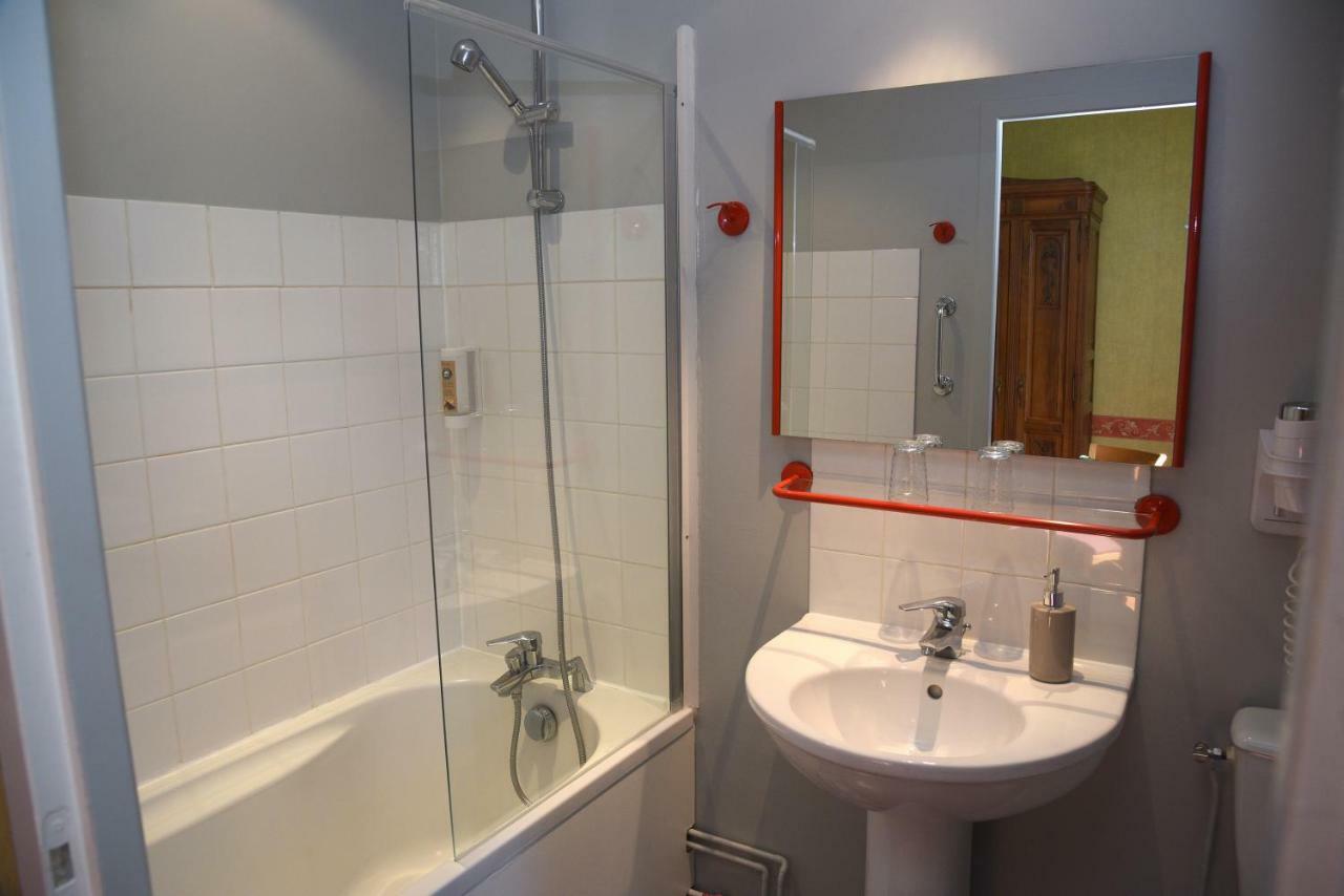 Hotel Le Baron Crémieu Kültér fotó
