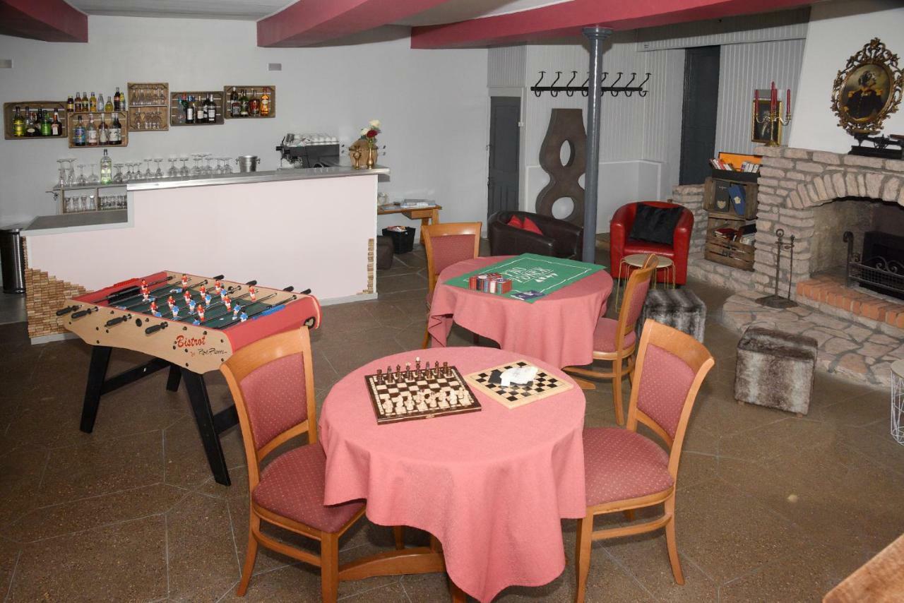 Hotel Le Baron Crémieu Kültér fotó
